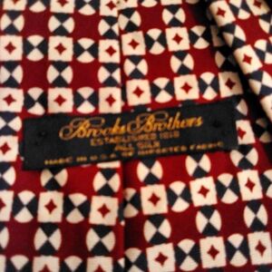 Brooks Brothers Geometric Pattern Silk Tie - Red, Navy, Cream